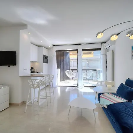 Ref 1745 - Center - For Rent Apartment *